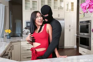 Em ngành mặt xinh bướm to cho xuất vào trong